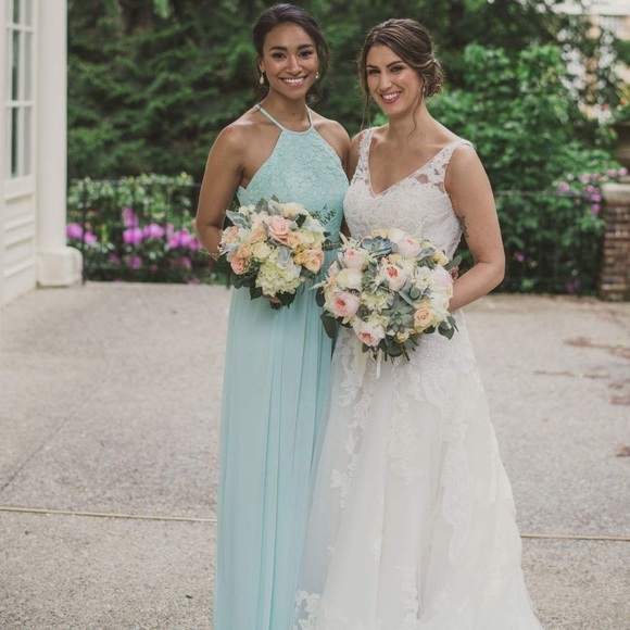 Open-Back Lace and Mesh Dress - Picture 2 of 8